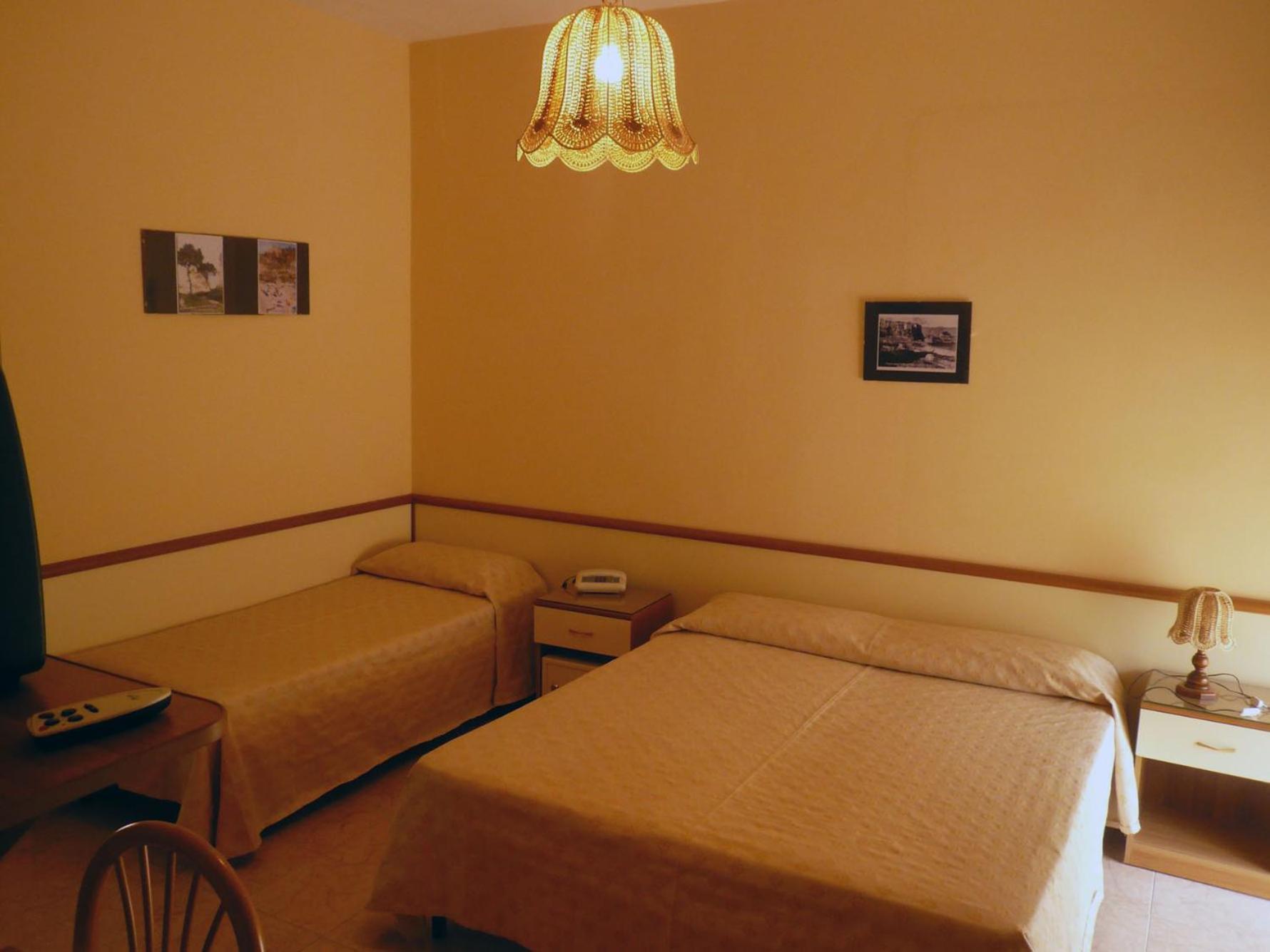 Triple Room,762808093:JPEG